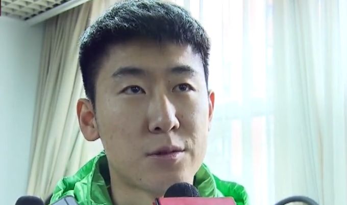长得很黏的长发小姐